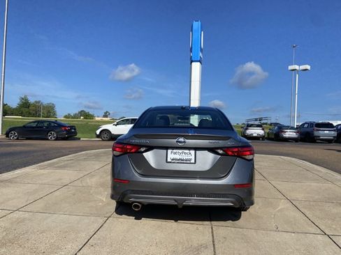 Used 2023 Nissan Sentra SR w/ Electronics Package FWD image 10