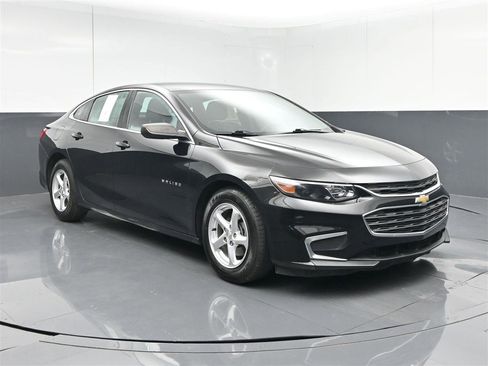 Used 2018 Chevrolet Malibu LS FWD image 1
