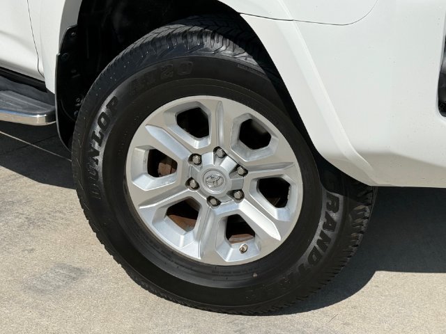 Used 2016 Toyota 4Runner SR5 Premium RWD image 2