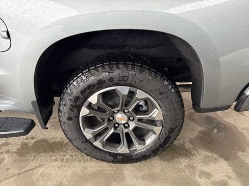New 2026 Chevrolet Silverado 1500 High Country w/ Z71 Off-Road Package AWD/4WD image 11