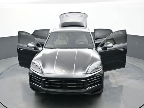 Certified 2024 Porsche Cayenne Coupe AWD/4WD image 32
