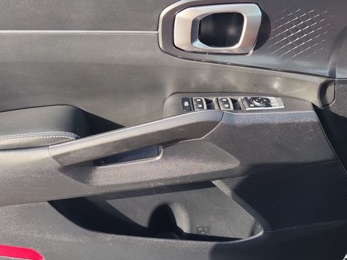 Used 2025 Kia Sorento S w/ Panoramic Sunroof Package FWD image 23