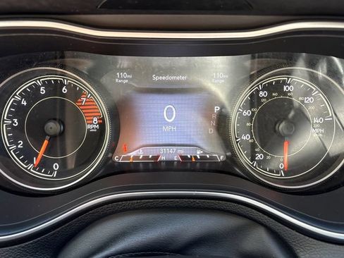 Used 2022 Jeep Cherokee Latitude Lux w/ Sun & Sound Group AWD/4WD image 28