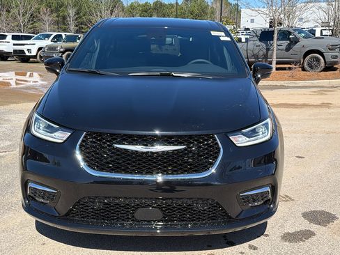 New 2026 Chrysler Pacifica Select image 3