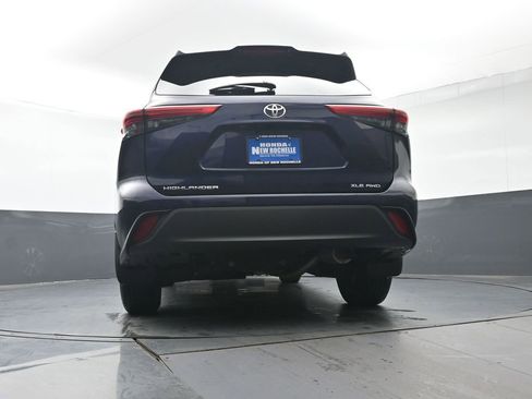Used 2021 Toyota Highlander XLE image 36