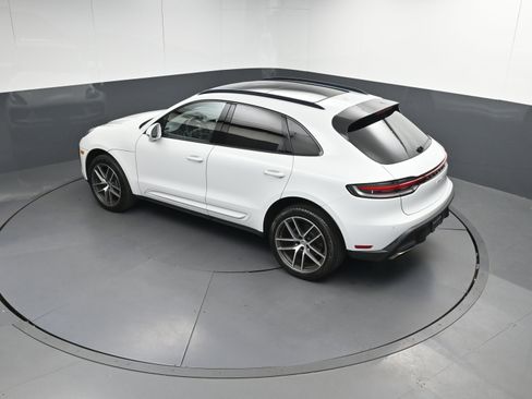 Used 2022 Porsche Macan image 35