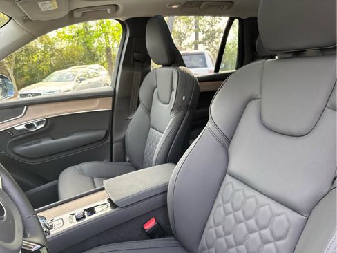 Used 2025 Volvo XC90 B6 Plus image 26