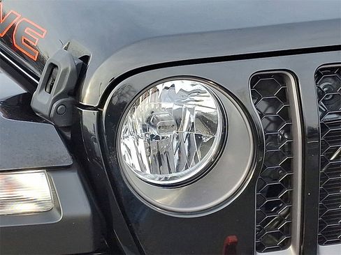 Used 2022 Jeep Gladiator Mojave w/ Cold Weather Group image 9