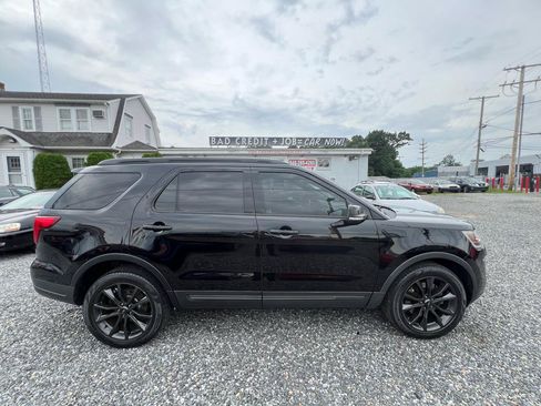 Used 2018 Ford Explorer XLT w/ Equipment Group 202A AWD/4WD image 5