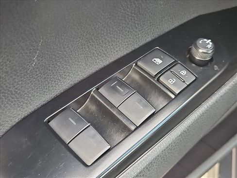 Used 2025 Toyota Camry SE FWD image 11