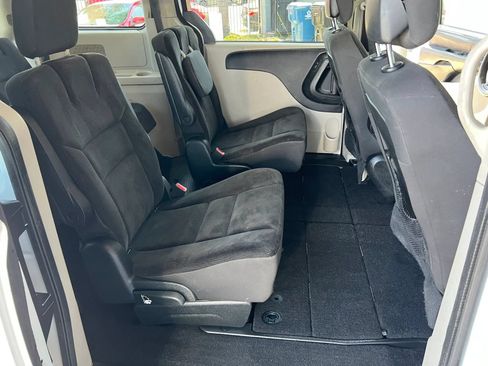 Used 2018 Dodge Grand Caravan SE w/ UConnect Hands-Free Group FWD image 15