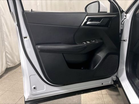 Used 2024 Mitsubishi Outlander SE image 9