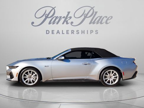 Used 2025 Ford Mustang GT Premium RWD image 2