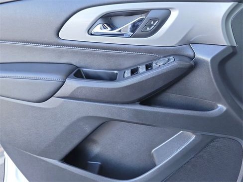 Used 2023 Chevrolet Traverse LT image 20