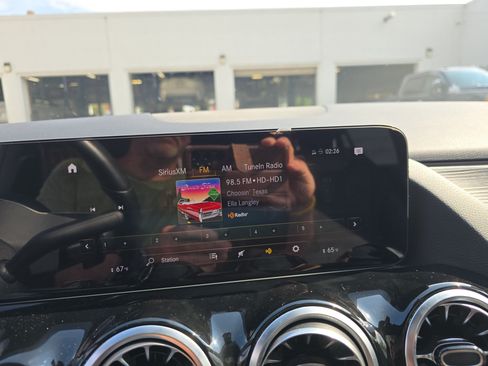 Used 2023 Mercedes-Benz GLA 250 4MATIC image 33