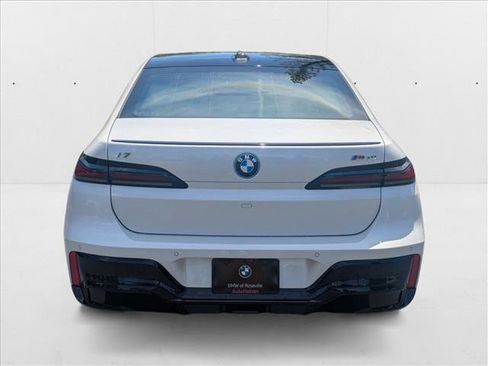 New 2025 BMW i7 M70 w/ Executive Package image 7