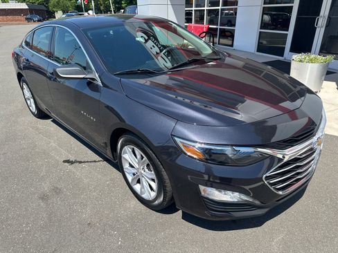 Used 2023 Chevrolet Malibu LT FWD image 2