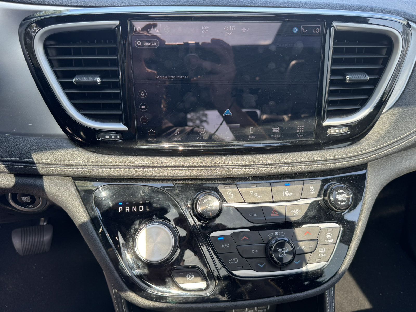 Used 2025 Chrysler Pacifica Limited FWD image 28