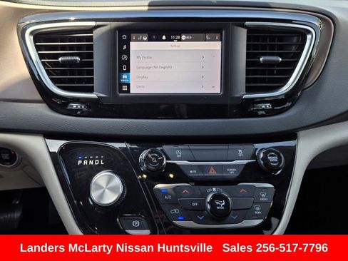 Used 2023 Chrysler Voyager LX FWD image 19
