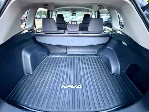 Used 2020 Toyota RAV4 LE w/ All Weather Liner Package AWD/4WD image 17