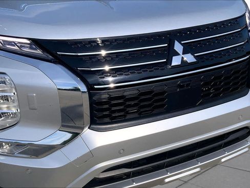 Used 2024 Mitsubishi Outlander SE AWD/4WD image 32