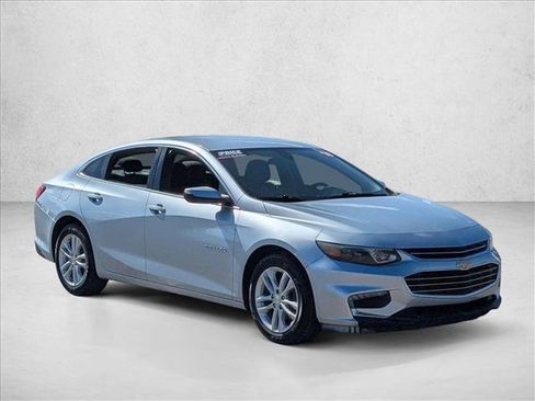 Used 2018 Chevrolet Malibu LT image 3