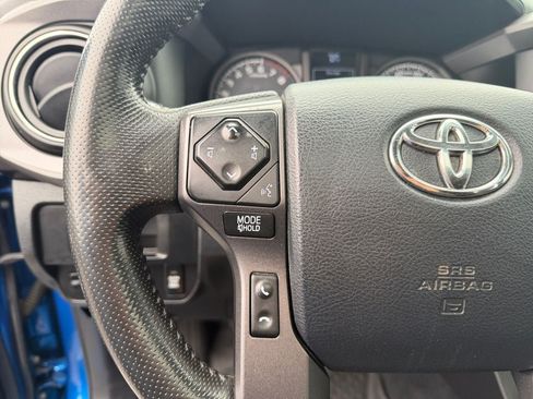 Used 2016 Toyota Tacoma TRD Off-Road w/ Premium & Technology Package AWD/4WD image 15