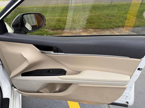 Used 2018 Toyota Camry LE FWD image 17