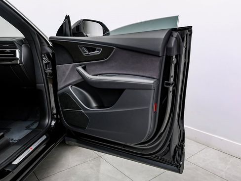 Used 2023 Audi SQ8 Prestige image 32