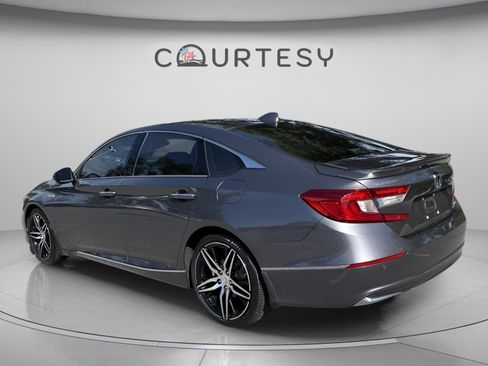 Used 2022 Honda Accord Touring image 2