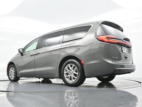 Used 2025 Chrysler Pacifica Select FWD image 75