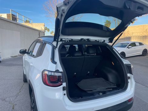 Used 2025 Jeep Compass Trailhawk image 30