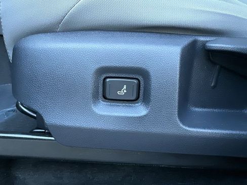 Certified 2025 Toyota Tacoma SR5 image 28