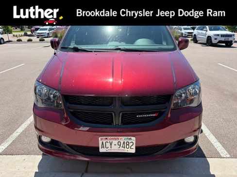 Used 2018 Dodge Grand Caravan SE FWD image 1
