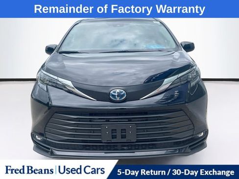 Used 2025 Toyota Sienna XLE w/ XLE Plus Package AWD/4WD image 2