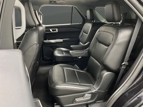 Used 2022 Ford Explorer XLT image 30