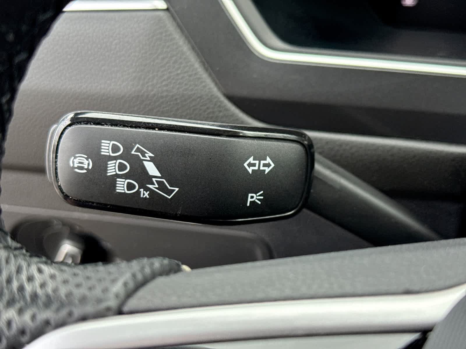 Used 2024 Volkswagen Tiguan SE R-Line FWD image 32