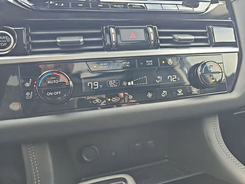 Used 2024 Nissan Pathfinder Platinum w/ Cargo Package image 41