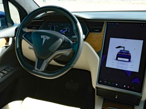 Used 2020 Tesla Model X Long Range image 22