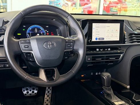 Certified 2025 Toyota Camry SE FWD image 32