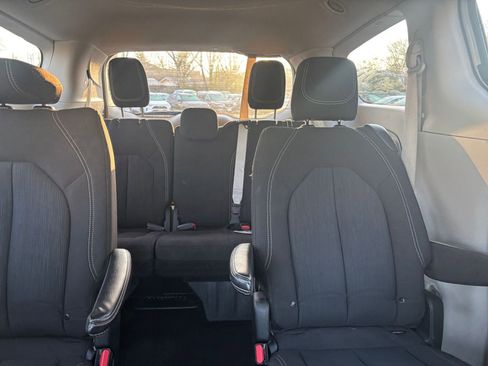 Used 2023 Chrysler Voyager LX image 36