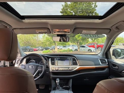 Used 2019 Toyota Highlander Limited AWD/4WD image 45