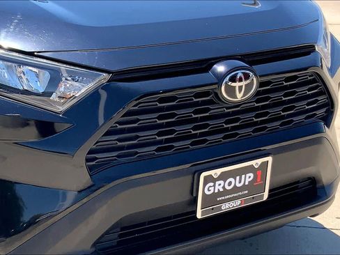 Used 2020 Toyota RAV4 LE FWD image 29