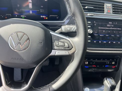 Certified 2022 Volkswagen Tiguan SE FWD image 17