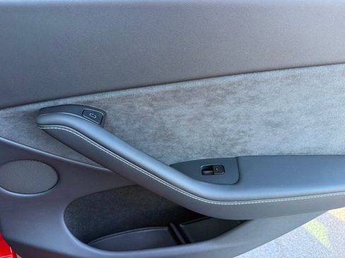 Used 2025 Tesla Model Y Long Range image 29