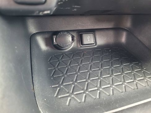 Used 2020 Toyota RAV4 XLE w/ Convenience Package image 16