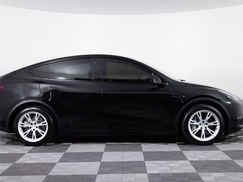 Used 2021 Tesla Model Y Long Range image 9