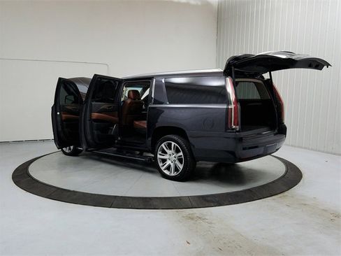 Used 2016 Cadillac Escalade ESV Premium image 13