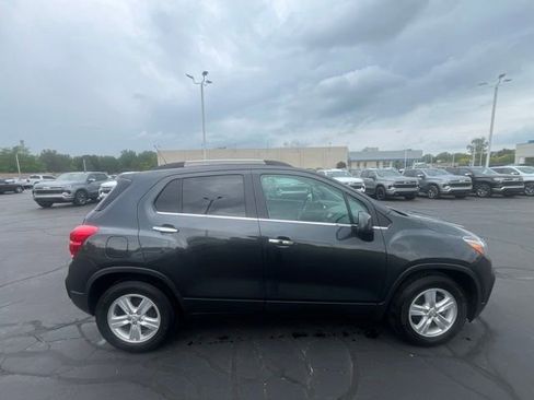 Used 2018 Chevrolet Trax LT w/ LT Convenience Package FWD image 5