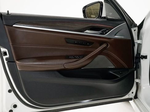 Used 2017 BMW 540i xDrive image 9